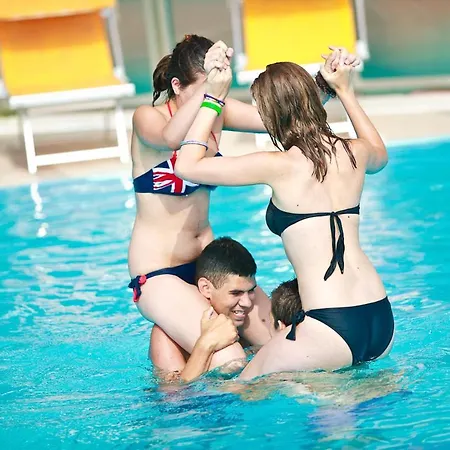 Adria Club Hotell 3*