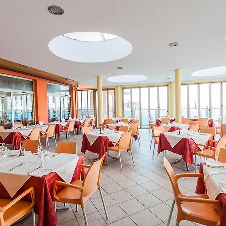 Hotell Adria Club 3*